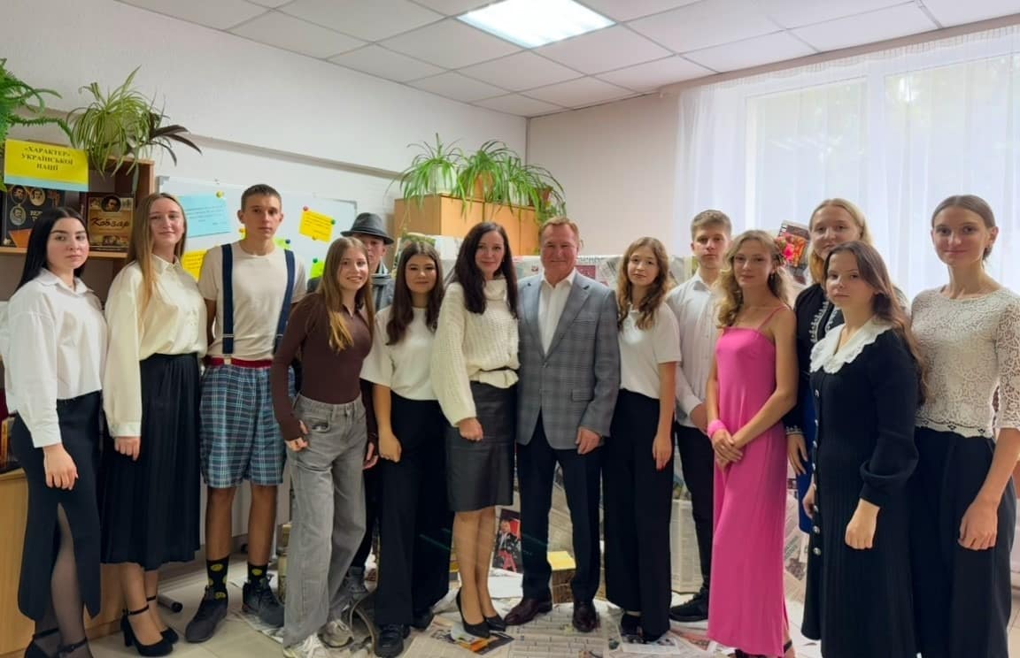 ЧИТАЙ, ЩОБ ЗЦІЛИТИСЯ: захід до Дня бібліотек