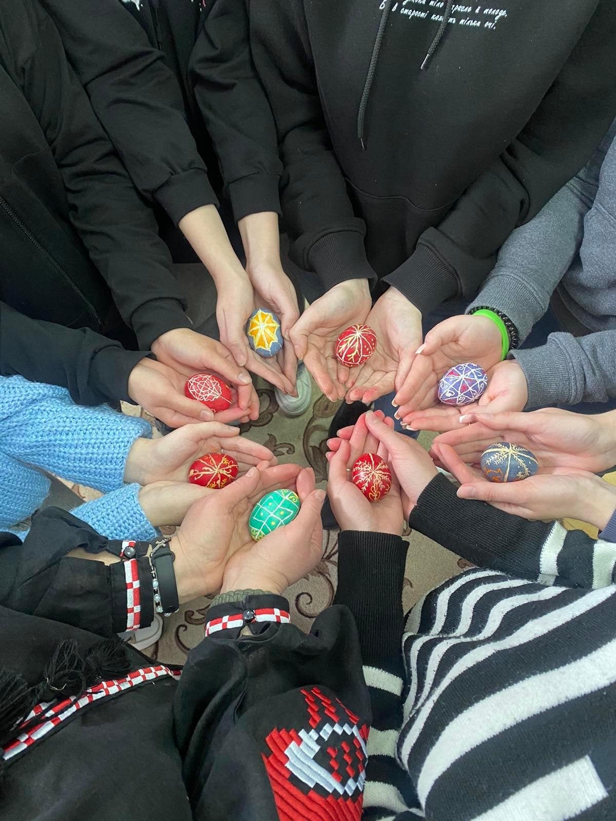 Ви зараз переглядаєте Майстер-клас з розпису писанок – час творити красу!