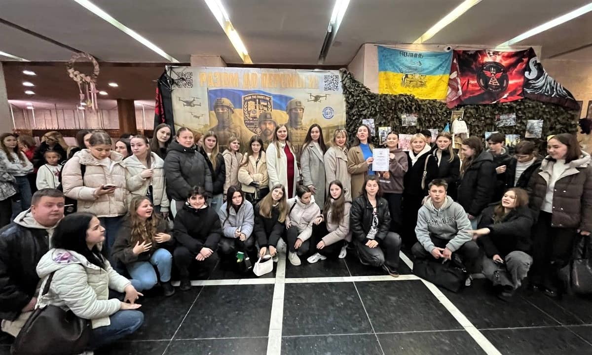 Ви зараз переглядаєте «ЛАНЦЮЖОК НЕЗЛАМНОСТІ»: ПІДТРИМКА УКРАЇНСЬКИХ ЗАХИСНИКІВ