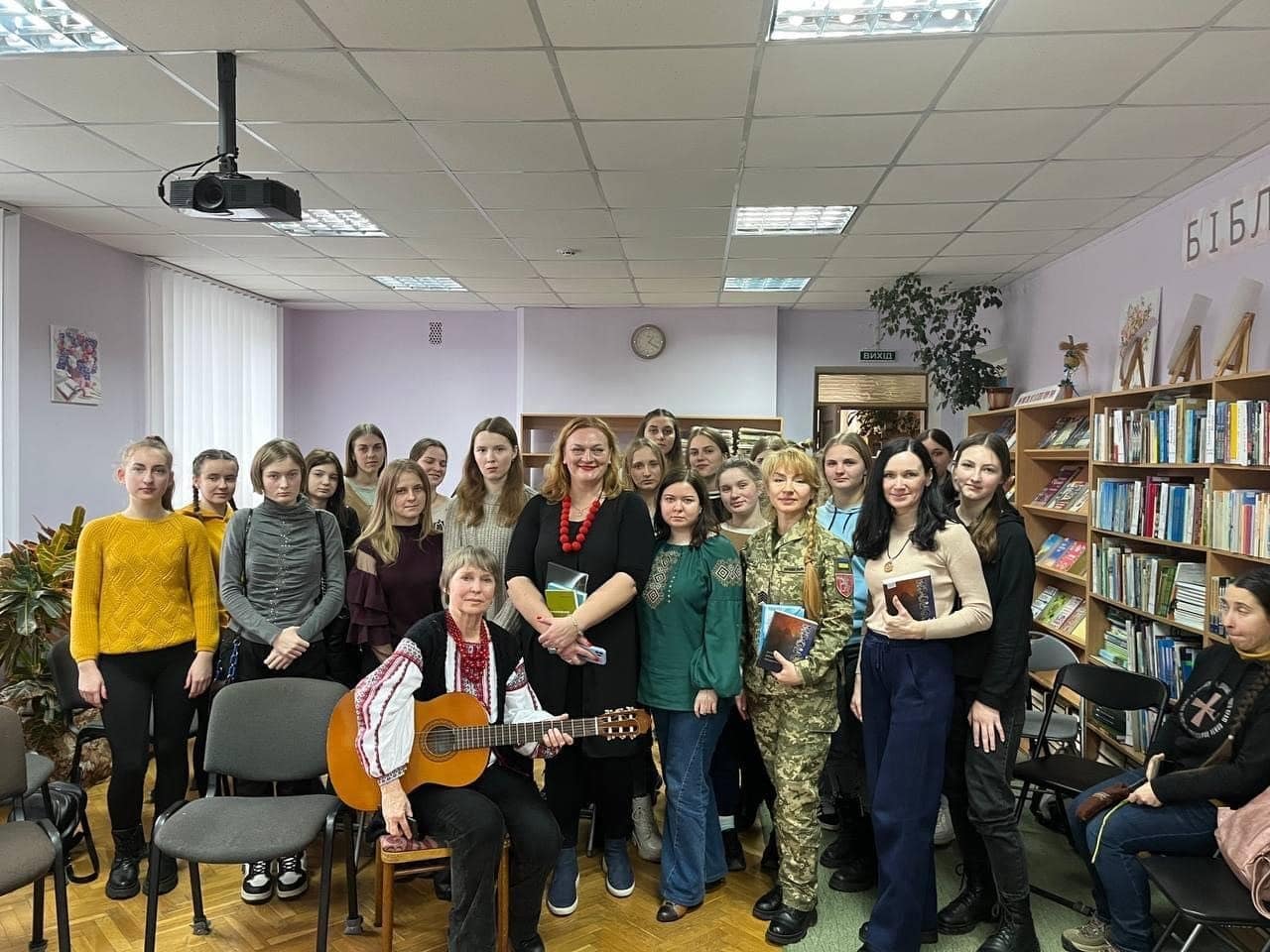 Ви зараз переглядаєте Презентація книги військових письменників