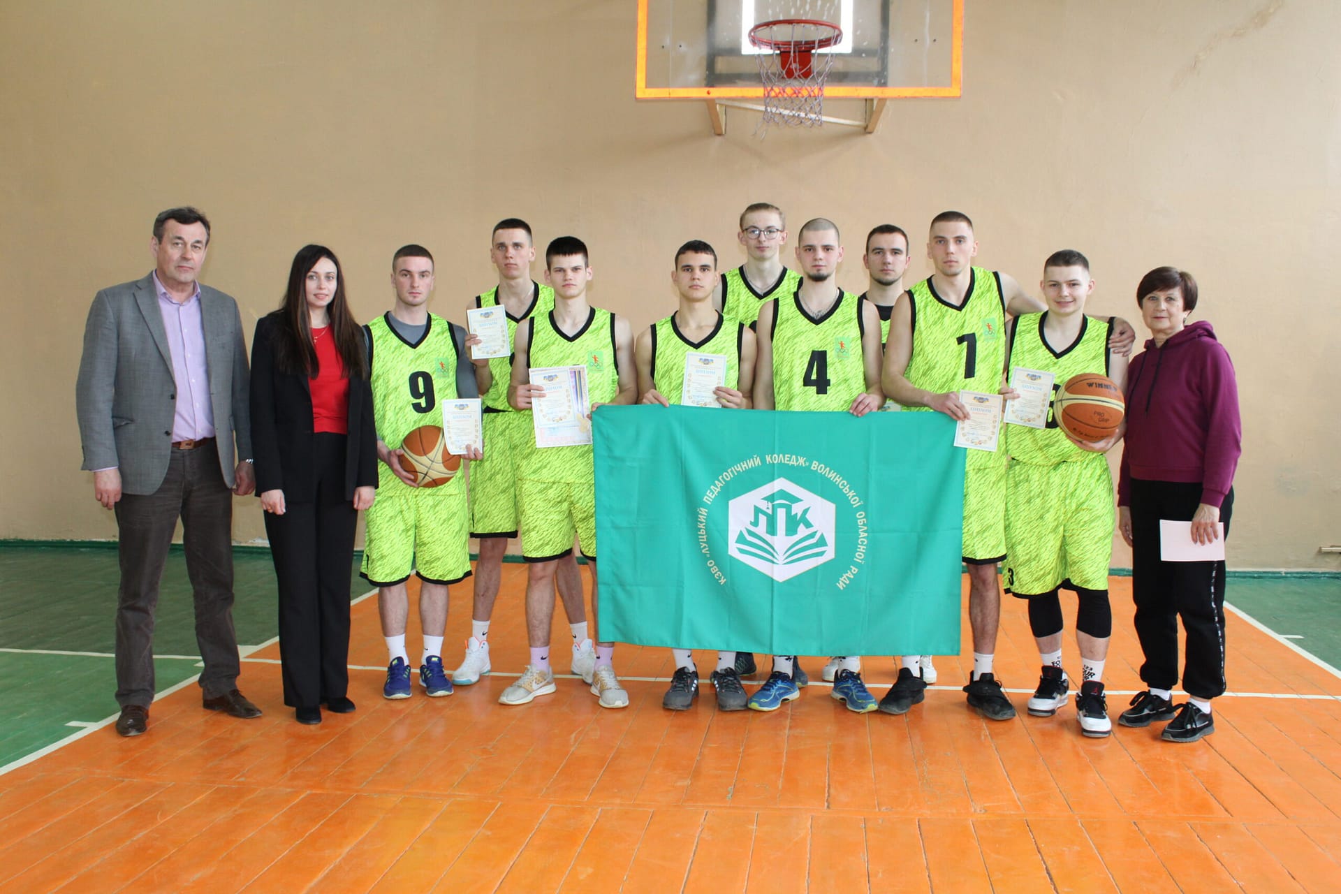 Ви зараз переглядаєте Чоловіча збірна коледжу виграла обласні змагання з баскетболу