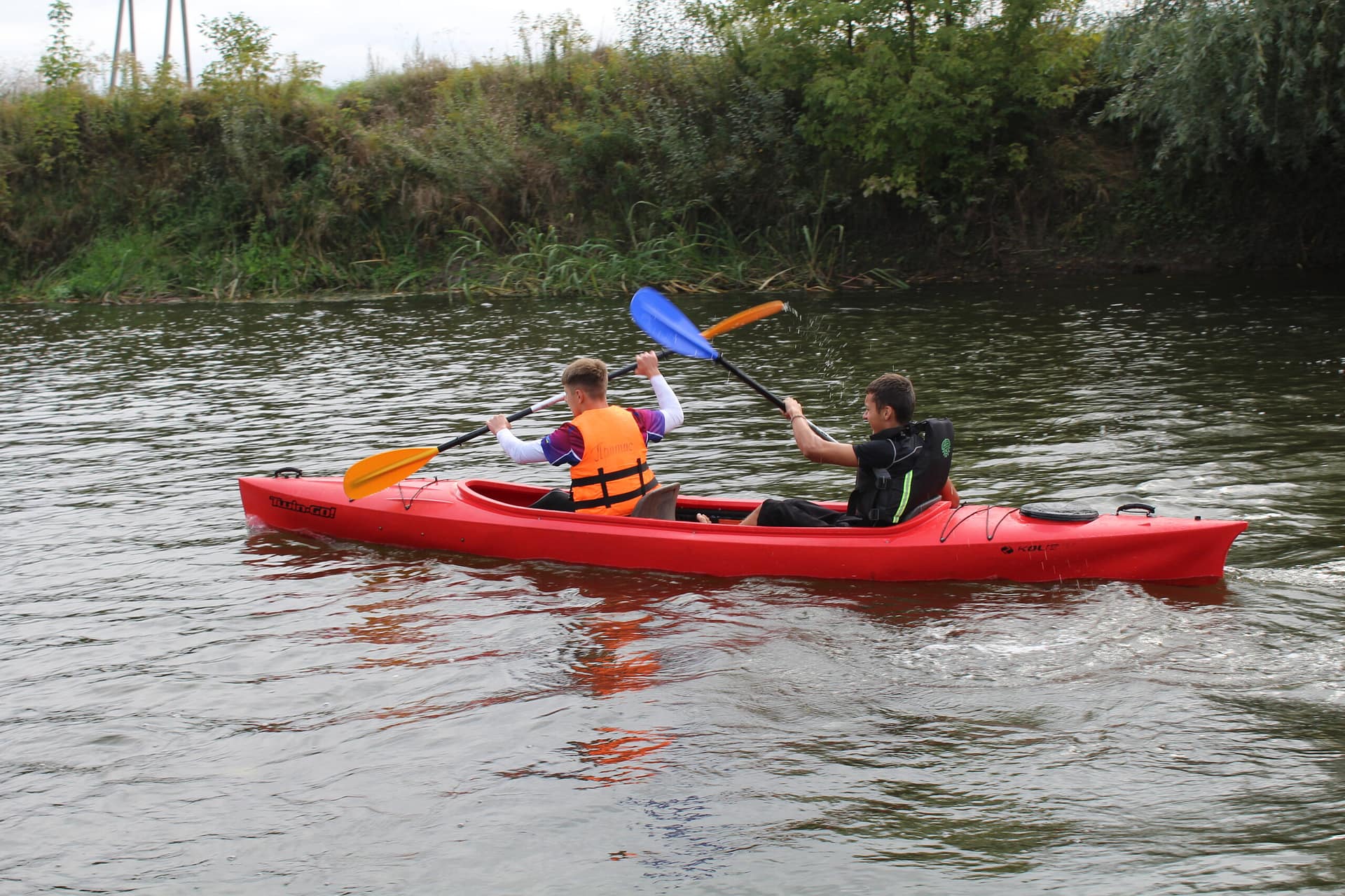 Ви зараз переглядаєте ТРЕНІНГ З ВЕСЛУВАННЯ НА БАЙДАРКАХ ТА САПБОРДІ