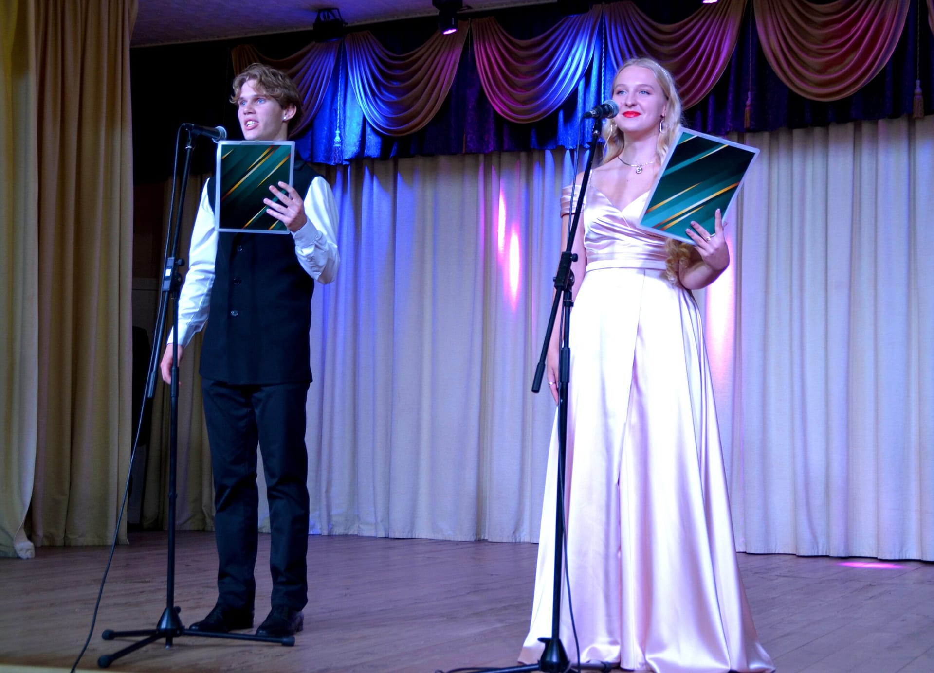 Ви зараз переглядаєте УРОЧИСТО ВІДЗНАЧИЛИ СВОЄ ПРОФЕСІЙНЕ СВЯТО: ДЕНЬ ПРАЦІВНИКІВ ОСВІТИ (+ВІДЕО, ФОТО)